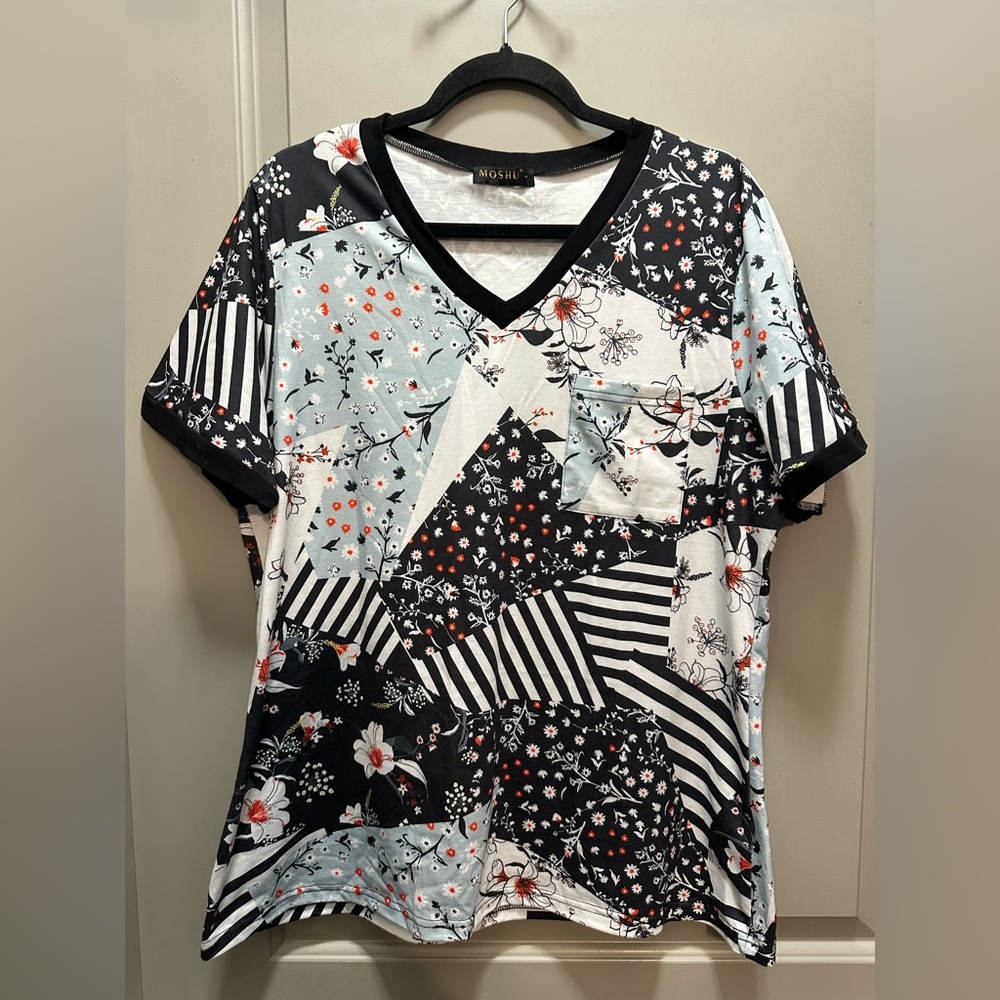 Moshu Size L Short Sleeve Tee EUC